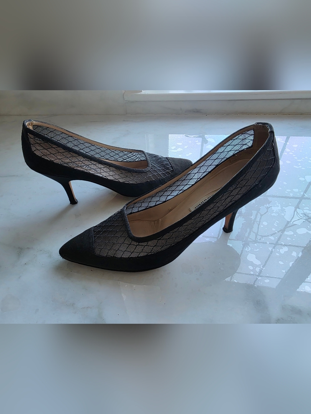 Manolo Blahnik Black Mesh Pointed Toe Heels Pumps – Size 39 Authentic